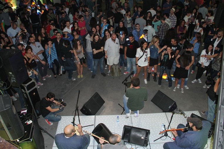 Online Collaborative Party